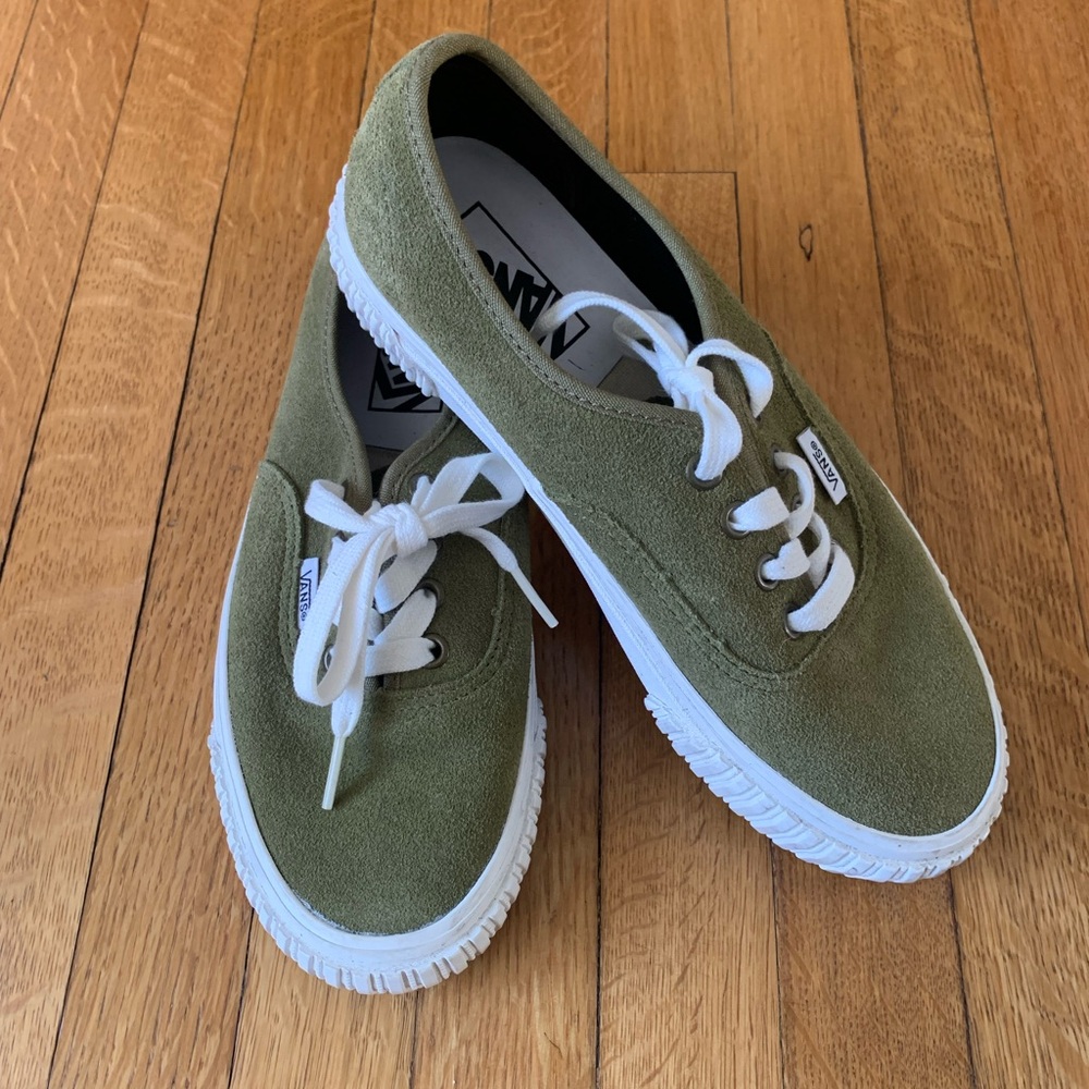 LIKE NEW VANS SNEAKERS